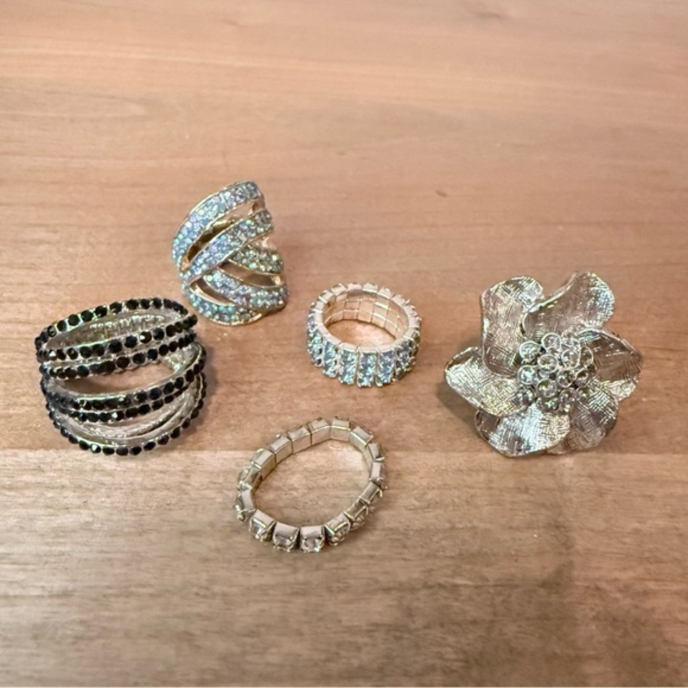 Vintage bundle of chunky costume jewelry rings with stretch bands